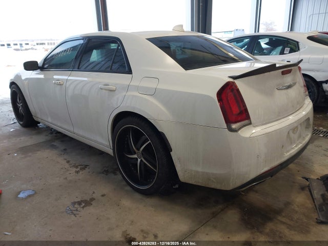 Продажа на аукционе авто 2015 Chrysler 300, vin: 2C3CCABG9FH772946, номер лота: 43926283