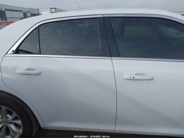 Продажа на аукционе авто 2023 Chrysler 300 Touring, vin: 2C3CCAAG3PH707562, номер лота: 43926341