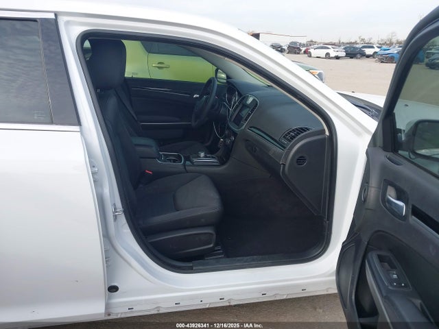 Продажа на аукционе авто 2023 Chrysler 300 Touring, vin: 2C3CCAAG3PH707562, номер лота: 43926341