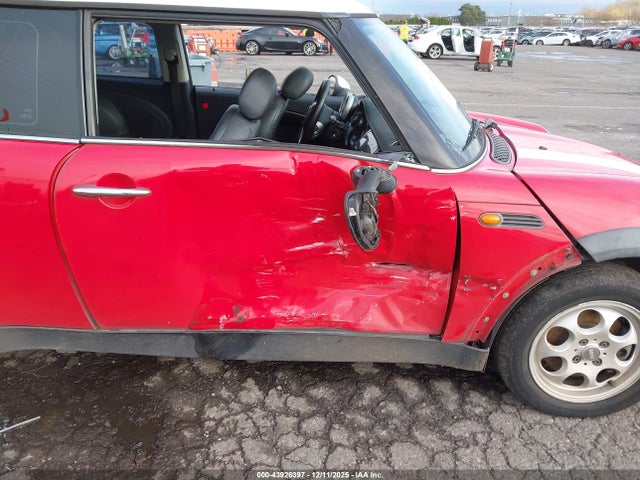 43926397 :رقم المزاد ، WMWRC33433TC46302 vin ، 2003 Mini Cooper مزاد بيع