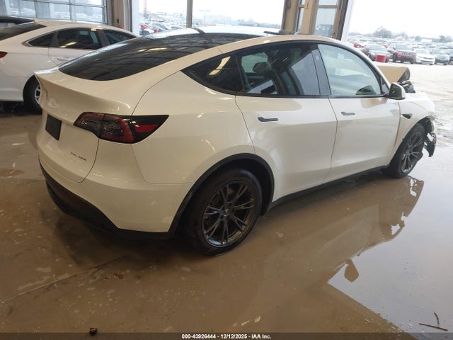 2024 TESLA MODEL Y 7SAYGAEE9RF212793 Photo 3