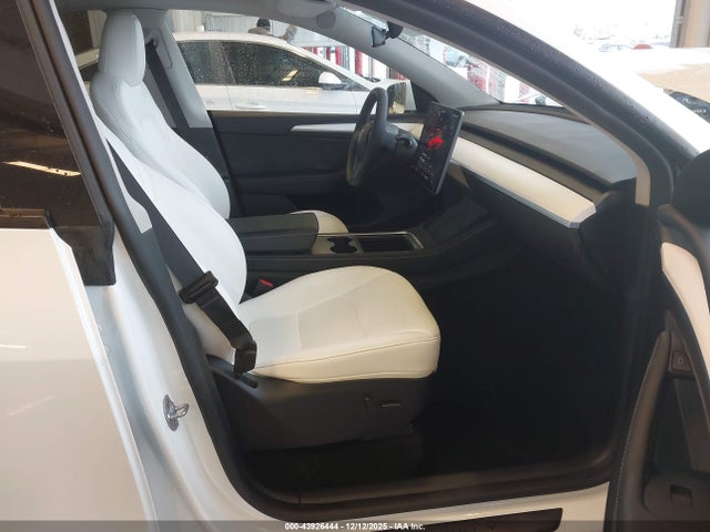 2024 TESLA MODEL Y 7SAYGAEE9RF212793 Photo 4