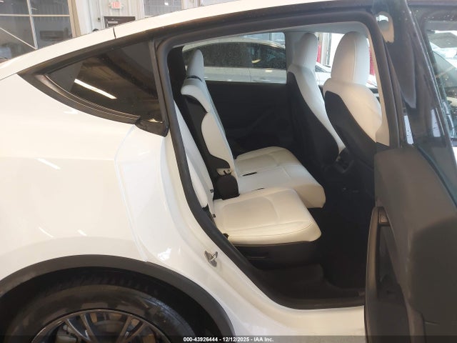 2024 TESLA MODEL Y 7SAYGAEE9RF212793 Photo 7