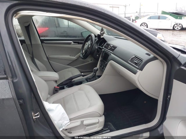2018 Volkswagen Passat 2.0t R-line/2.0t S მანქანა იყიდება აუქციონზე, vin: 1VWAA7A33JC019206, აუქციონის ნომერი: 43926582