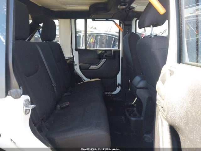 1C4BJWDG9FL570182 Jeep Wrangler Unlimited Sport
