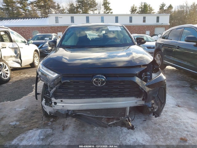 2T3G1RFV3RC467829 Toyota RAV4 LE