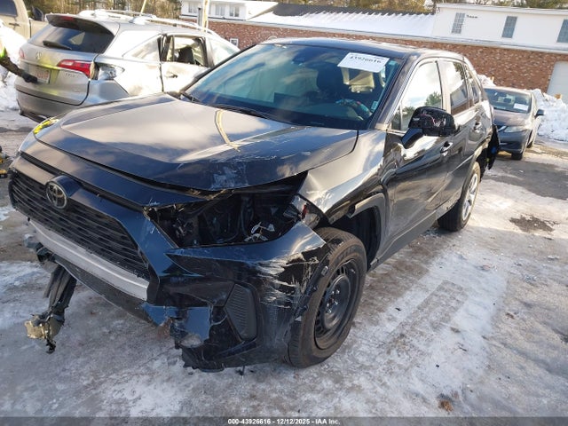 2T3G1RFV3RC467829 Toyota RAV4 LE