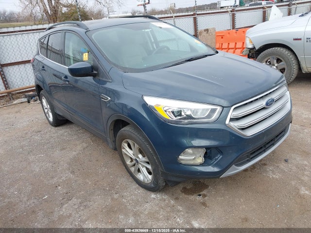 43926669 :رقم المزاد ، 1FMCU9HDXKUC32335 vin ، 2019 Ford Escape Sel مزاد بيع