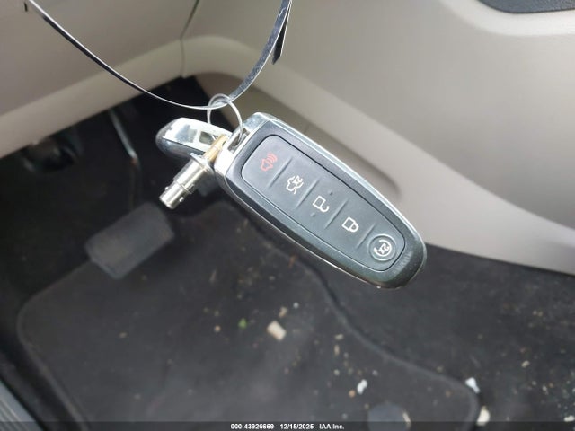 43926669 :رقم المزاد ، 1FMCU9HDXKUC32335 vin ، 2019 Ford Escape Sel مزاد بيع