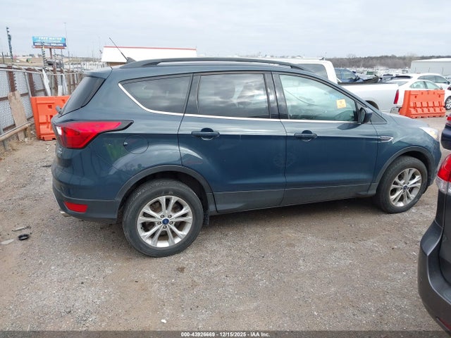 43926669 :رقم المزاد ، 1FMCU9HDXKUC32335 vin ، 2019 Ford Escape Sel مزاد بيع