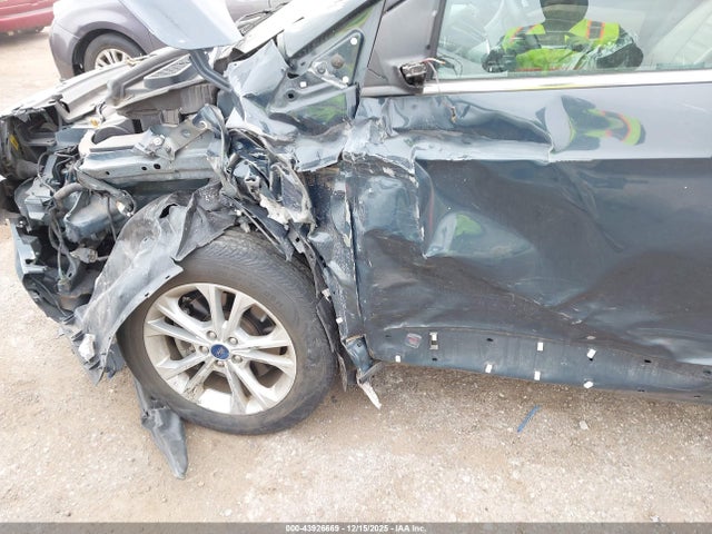 43926669 :رقم المزاد ، 1FMCU9HDXKUC32335 vin ، 2019 Ford Escape Sel مزاد بيع