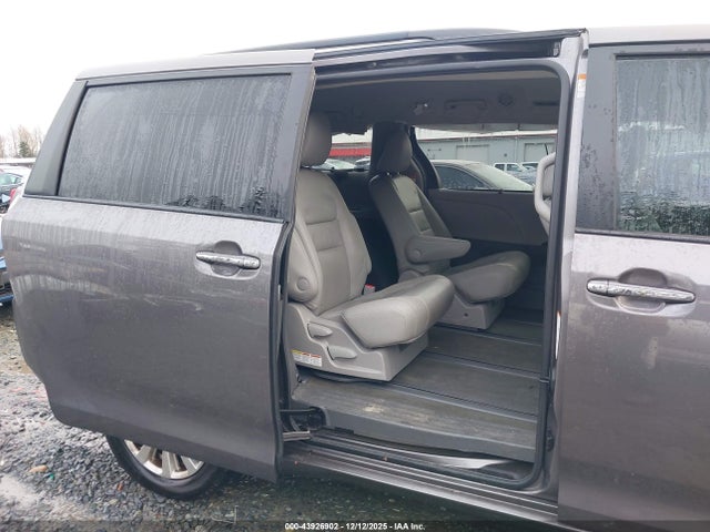 Toyota Sienna Xle 7 Passenger 2017 5TDDZ3DC0HS146808 Image 8