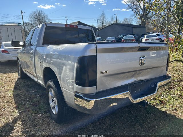 2017 RAM 1500 1C6RR6GT4HS651171 Photo 2