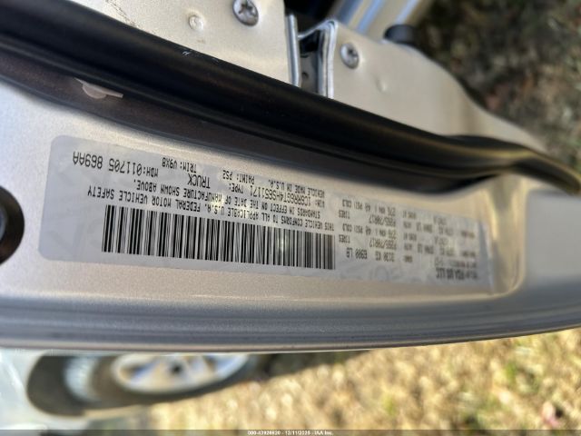 2017 RAM 1500 1C6RR6GT4HS651171 Photo 8