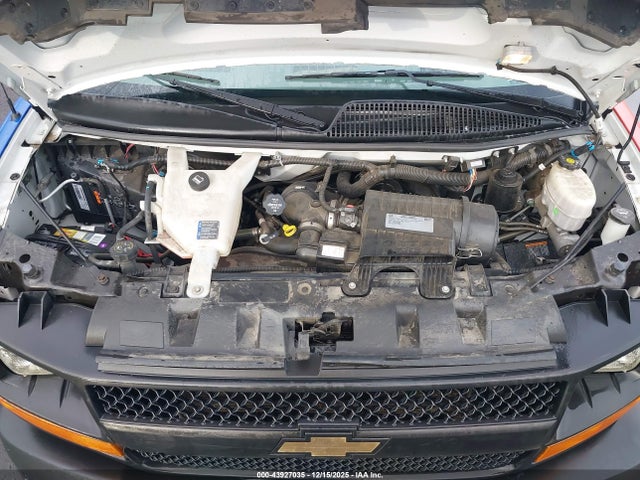 Chevrolet Express 3500 Work Van 2017 1GCZGHFG7H1264473 Image 10