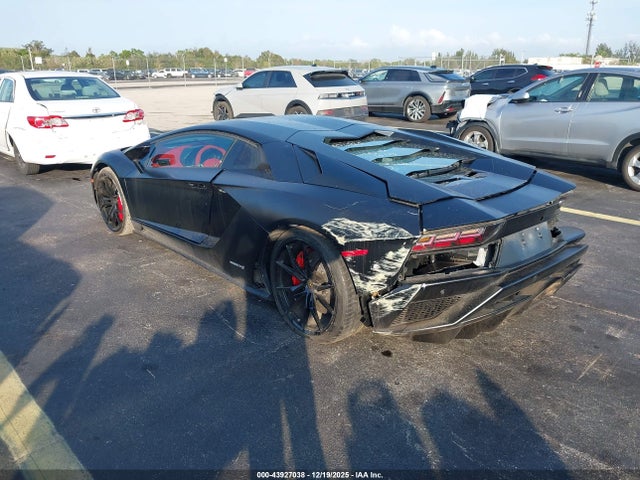 2018 LAMBORGHINI AVENTADOR S ZHWUG4ZD4JLA06825 Photo 2