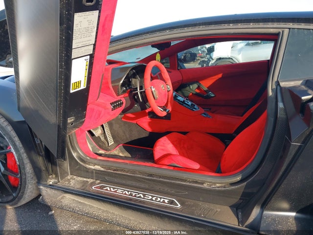 2018 LAMBORGHINI AVENTADOR S ZHWUG4ZD4JLA06825 Photo 4