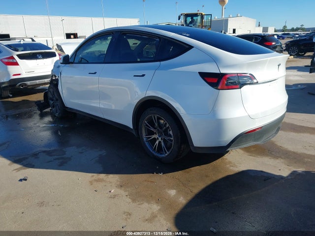 2024 TESLA MODEL Y 7SAYGDED9RA309983 Photo 2