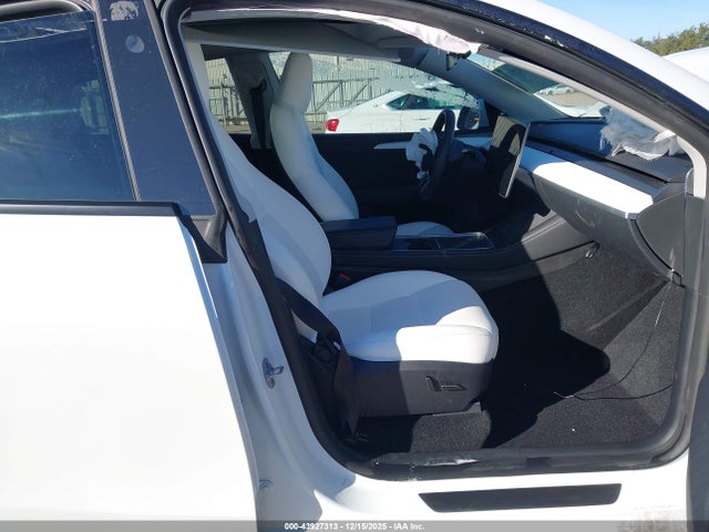 2024 TESLA MODEL Y 7SAYGDED9RA309983 Photo 4