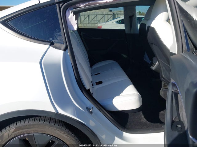 2024 TESLA MODEL Y 7SAYGDED9RA309983 Photo 7