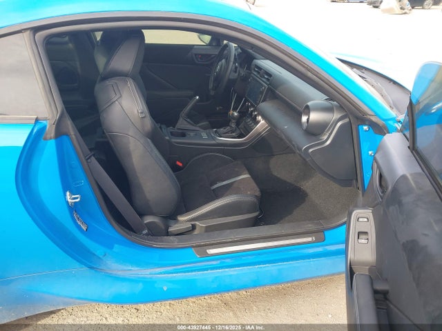 2024 TOYOTA GR86 JF1ZNBE12R8752700 Photo 4