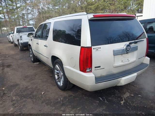 2011 CADILLAC ESCALADE ESV 1GYS4KEF0BR125546 Photo 2