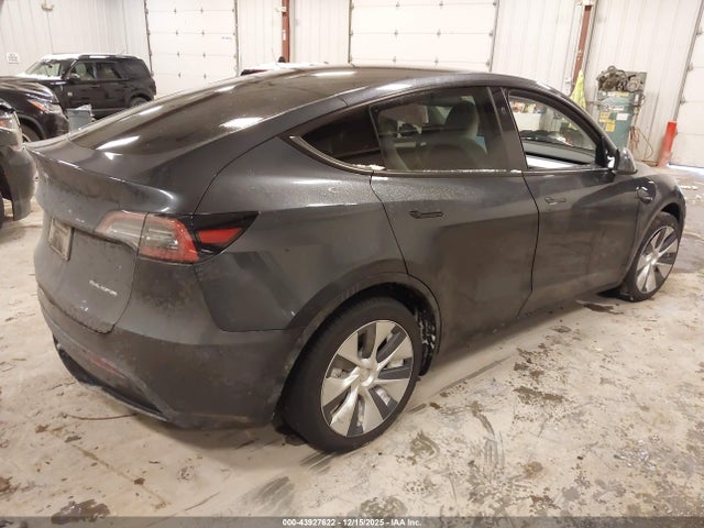 2024 TESLA MODEL Y 7SAYGDEEXRA225907 Photo 3