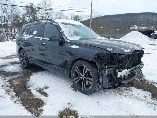 2022 BMW X7 5UXCX6C04N9N07301