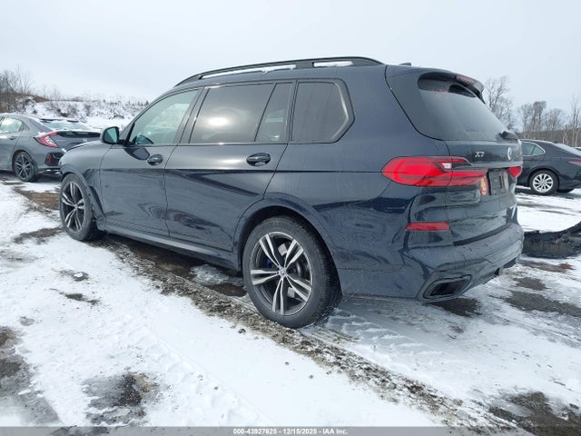 2022 BMW X7 5UXCX6C04N9N07301 Photo 2
