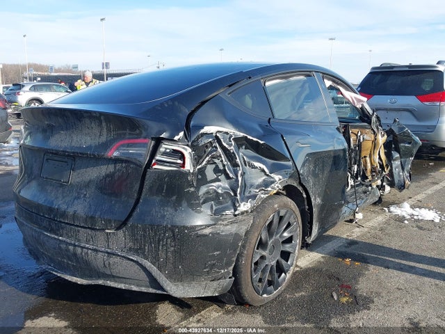 2024 TESLA MODEL Y 7SAYGDEE4RF158854 Photo 3