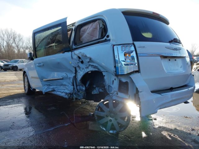 2015 CHRYSLER TOWN & COUNTRY 2C4RC1BG1FR629750 Photo 2