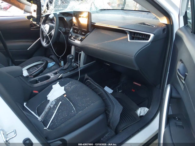 7MUCAABG8SV122721 Toyota Corolla Cross Le