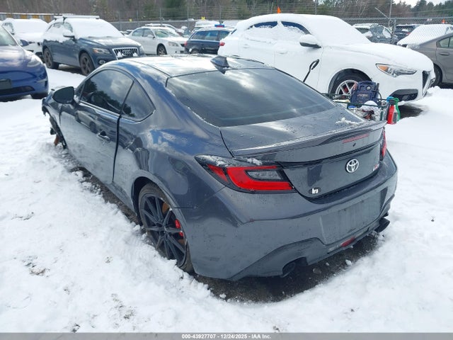 2024 TOYOTA GR86 JF1ZNBE17R9761158 Photo 2