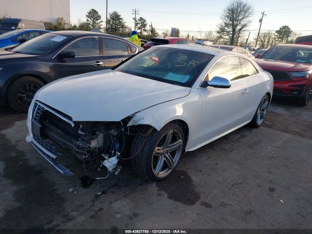 2010 AUDI S5 WAUVVAFR2AA035599 Photo 1