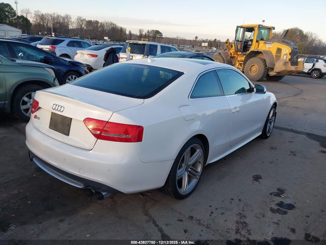 2010 AUDI S5 WAUVVAFR2AA035599 Photo 3