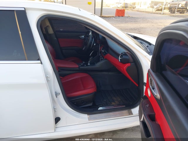 2018 ALFA ROMEO GIULIA ZARFAECN5J7580467 Photo 4