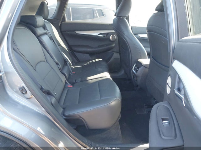 3PCAJ5M35KF127107 Infiniti Qx50 Essential
