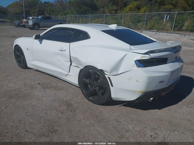 2018 CHEVROLET CAMARO 1G1FG1R79J0171075 Photo 2