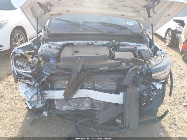 Volvo Xc40 B5 Core Bright Theme 2025 YV4L12UJ2S2591025 Image 10