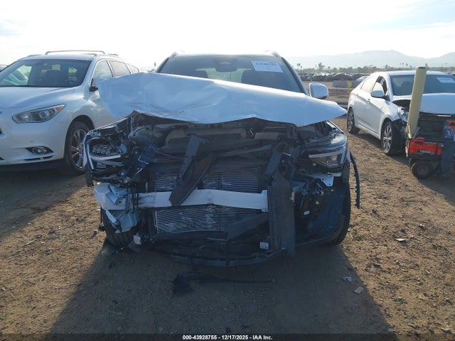 Volvo Xc40 B5 Core Bright Theme 2025 YV4L12UJ2S2591025 Image 12