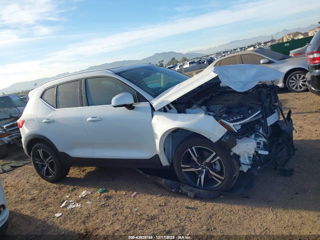 Volvo Xc40 B5 Core Bright Theme 2025 YV4L12UJ2S2591025 Image 13