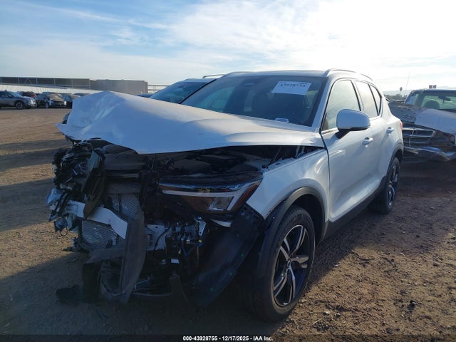 Volvo Xc40 B5 Core Bright Theme 2025 YV4L12UJ2S2591025 Image 2