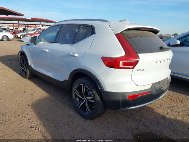 Volvo Xc40 B5 Core Bright Theme 2025 YV4L12UJ2S2591025 Image 3