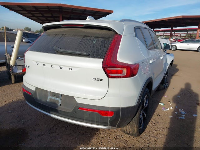 Volvo Xc40 B5 Core Bright Theme 2025 YV4L12UJ2S2591025 Image 4