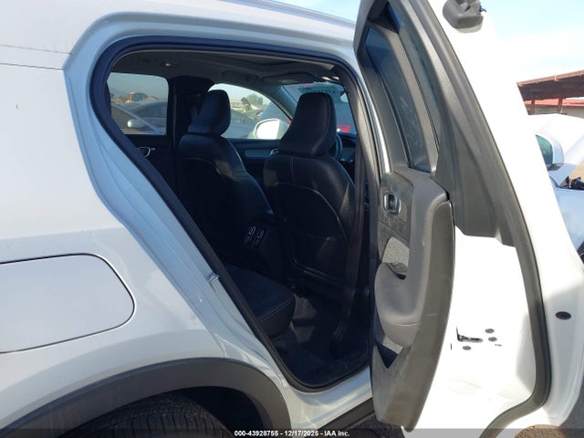 Volvo Xc40 B5 Core Bright Theme 2025 YV4L12UJ2S2591025 Image 8