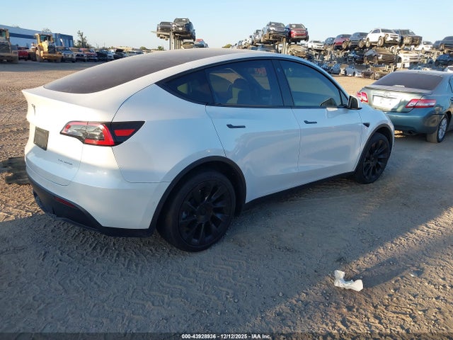 2021 TESLA MODEL Y 5YJYGDEE5MF257351 Photo 3