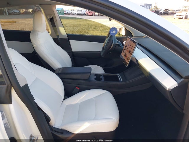 2021 TESLA MODEL Y 5YJYGDEE5MF257351 Photo 4