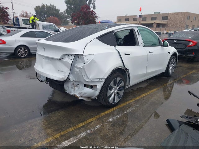 2021 TESLA MODEL Y 5YJYGDEEXMF276588 Photo 3