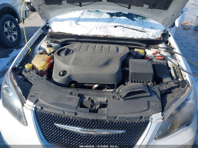 Chrysler 200 Limited 2014 1C3CCBCG2EN180119 Image 10