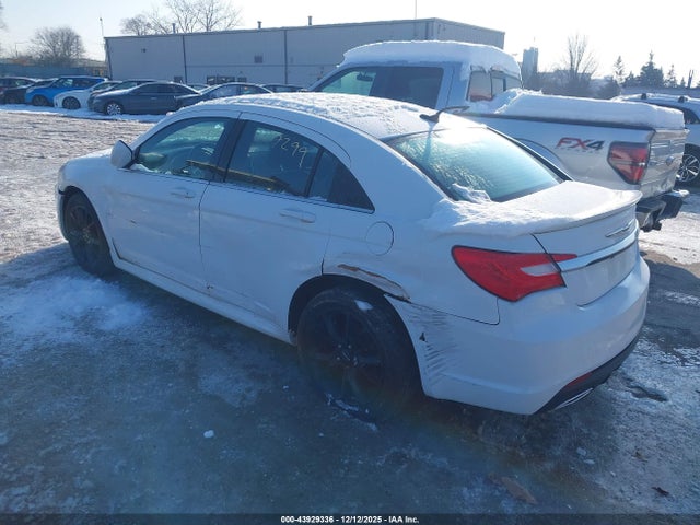 Chrysler 200 Limited 2014 1C3CCBCG2EN180119 Image 3